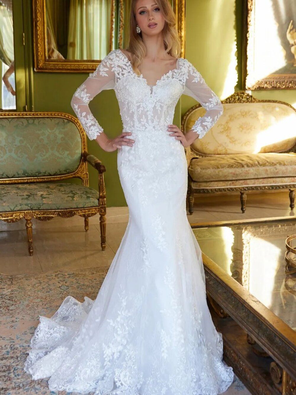 New Sophisticated Off White Wedding Gown w/ Mermaid Cut & Floral Motif GL3605